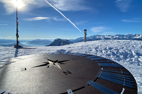 Snowshoe hiking up Corno di Tres with panoramic views | © APT Val di Non 