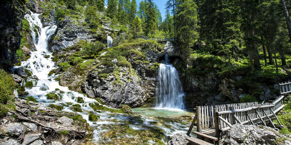 De watervallen van de Vallesinella en de Rendena-vallei