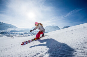 Madonna di Campiglio - Sci alpino - Sciatrice in pista
