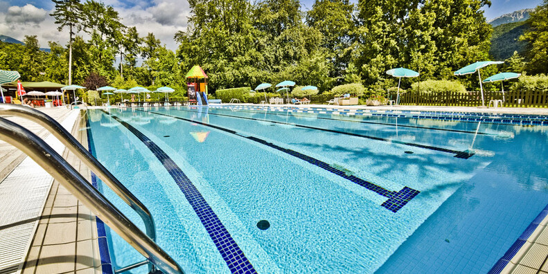 Roncegno – Spa Park’s outdoor swimming pool #2 | © photo apiudesign