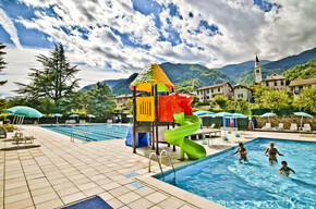 Roncegno – Spa Park’s outdoor swimming pool | © photo apiudesign