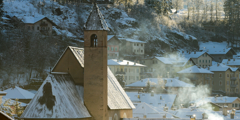 Die Kirche St. Vigilio und das Franziskaner Kloster #2 | © Foto Archivio Apt Val di Fiemme