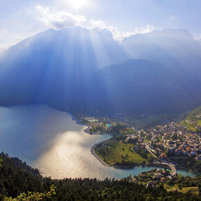 A view of Molveno | © APT Dolomiti di Brenta e Paganella