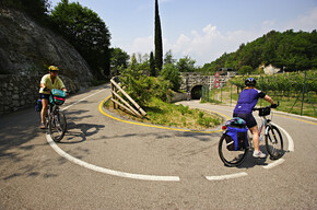 Der Radweg neben Passo San Giovanni | © North Lake Garda Trentino 