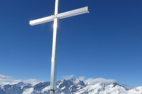 Croce sommitale sul Monte Serodoli, sopra Madonna di Campiglio | © Madonna di Campiglio Azienda per il Turismo 