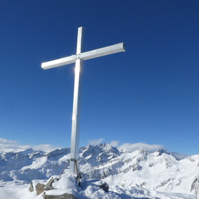 Croce sommitale sul Monte Serodoli, sopra Madonna di Campiglio | © Madonna di Campiglio Azienda per il Turismo 