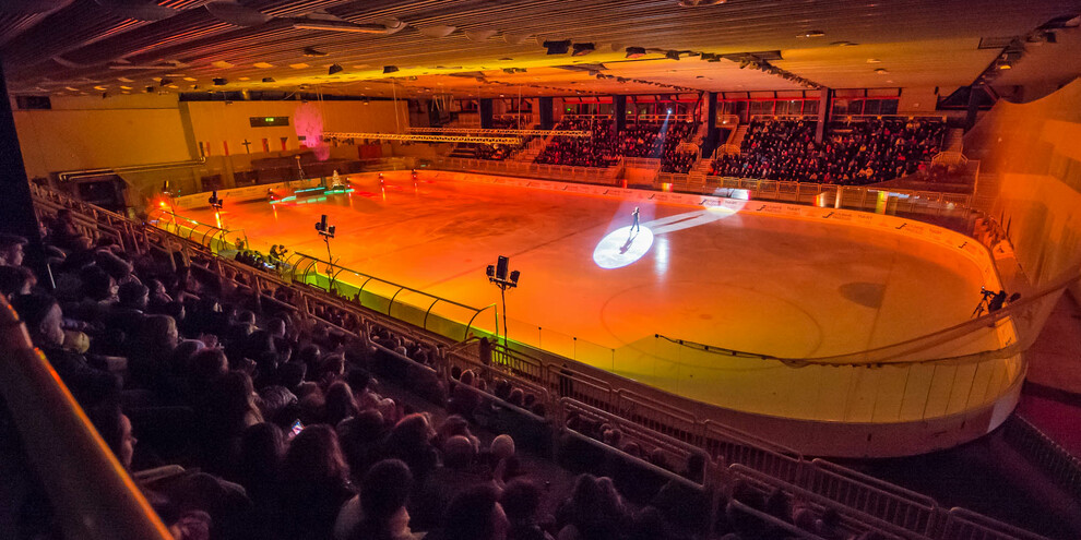 Eislaufen in der Eissporthalle Pinzolo | © Bisti Luconi