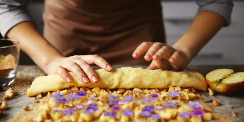 Apple strudel with mountain flowers