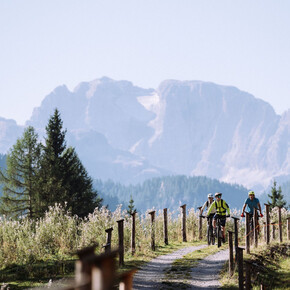 Trek & Bike at the foot of the Brenta Dolomites