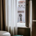  Foto von Superior Zimmer - Blick auf die Piazza Duomo | © Hotel Venezia