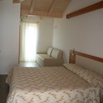  Photo of 4-bed roomr non-refundable