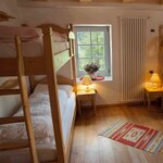 foto van Hut - room with bed linen and private bathroom